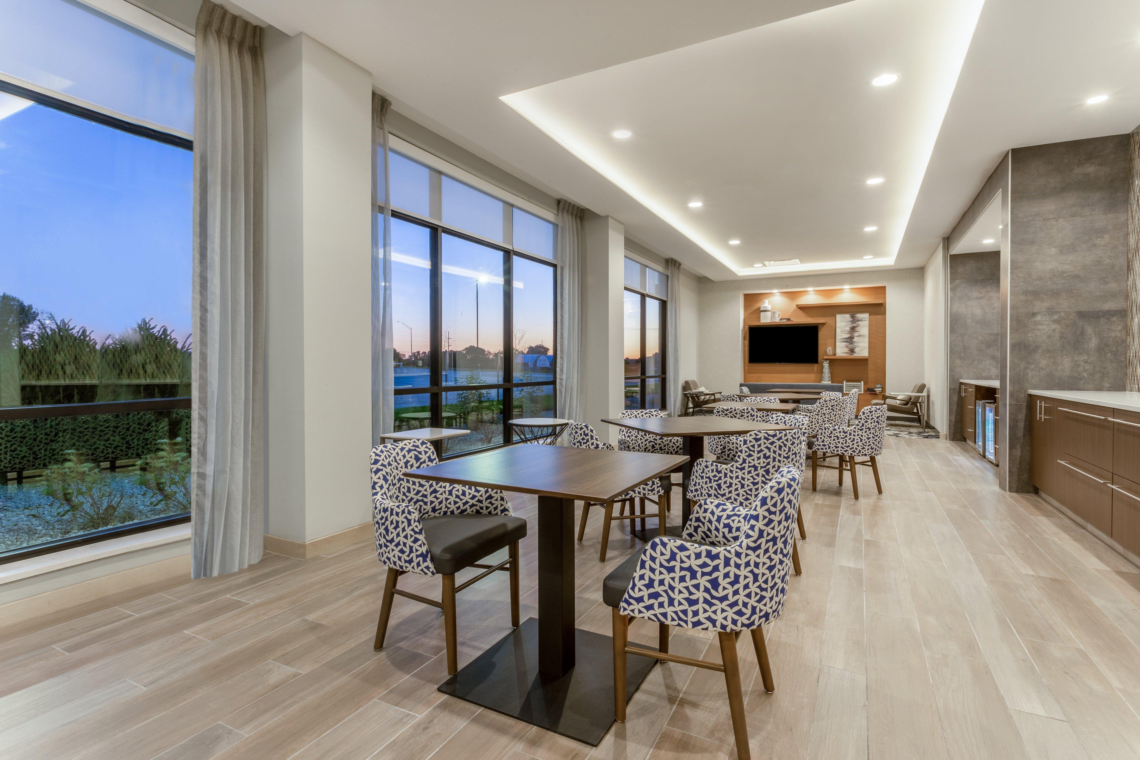 Holiday Inn & Suites Cedar Falls-Waterloo Event Ctr By Ihg Eksteriør bilde