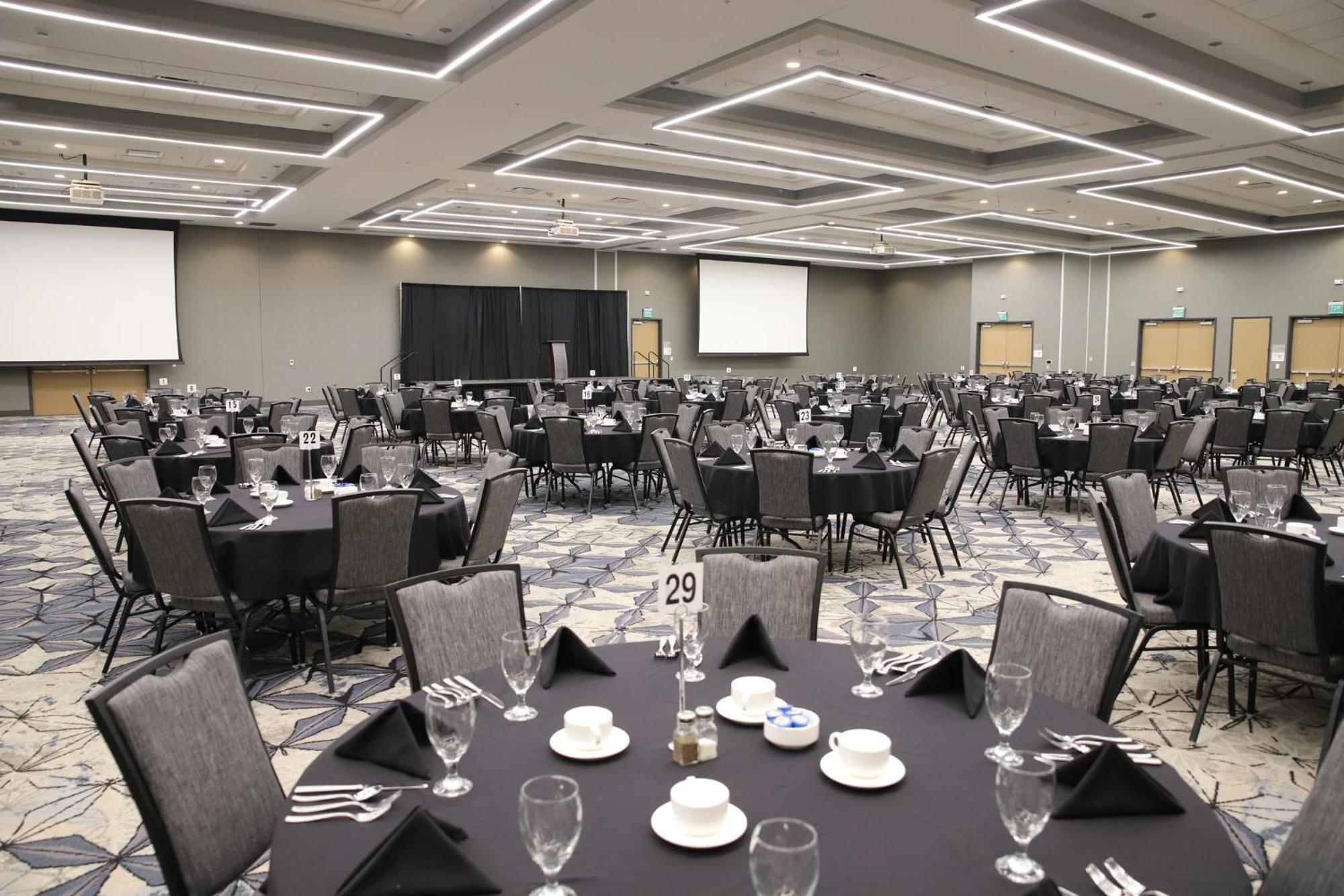 Holiday Inn & Suites Cedar Falls-Waterloo Event Ctr By Ihg Eksteriør bilde