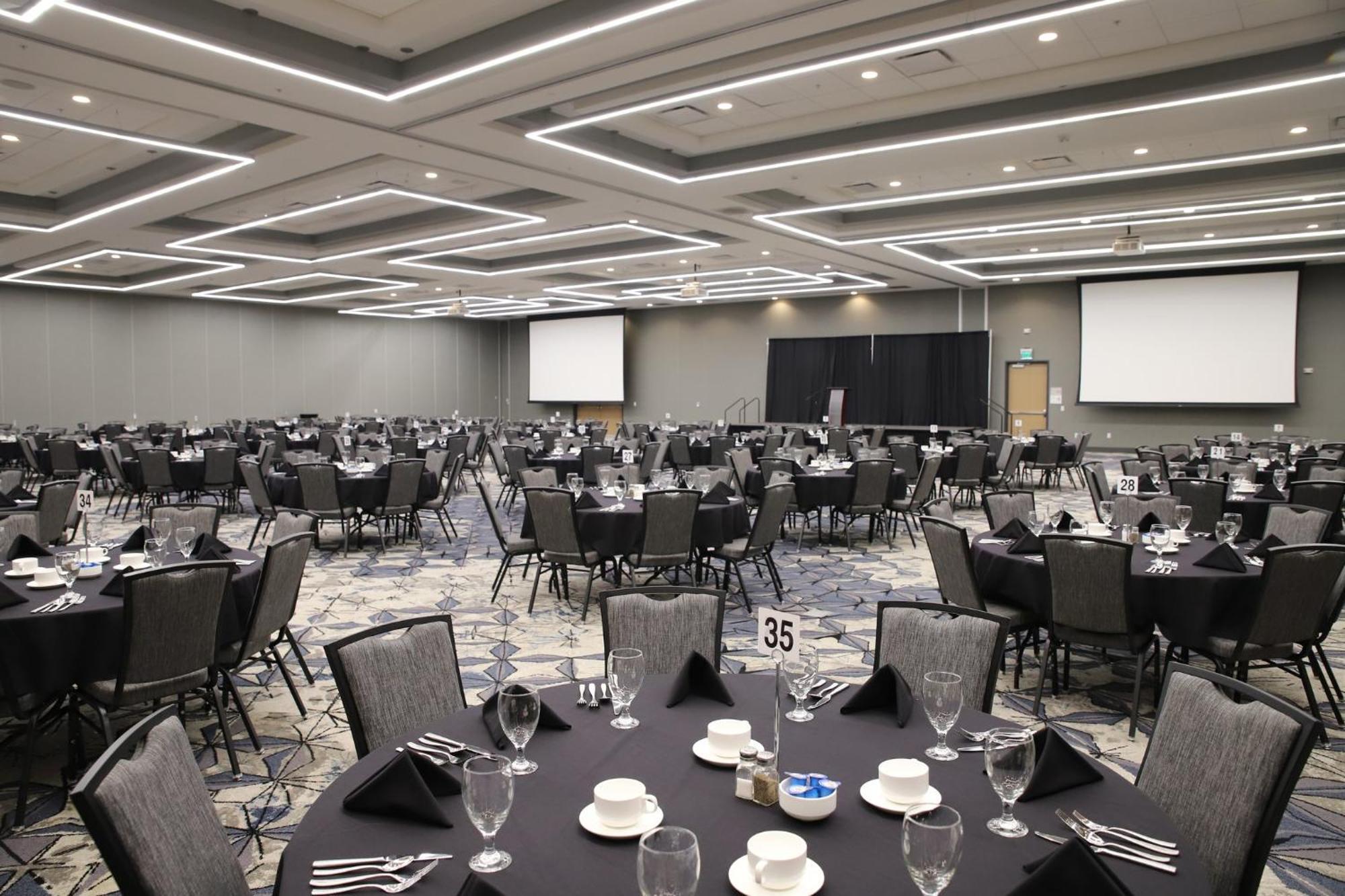 Holiday Inn & Suites Cedar Falls-Waterloo Event Ctr By Ihg Eksteriør bilde