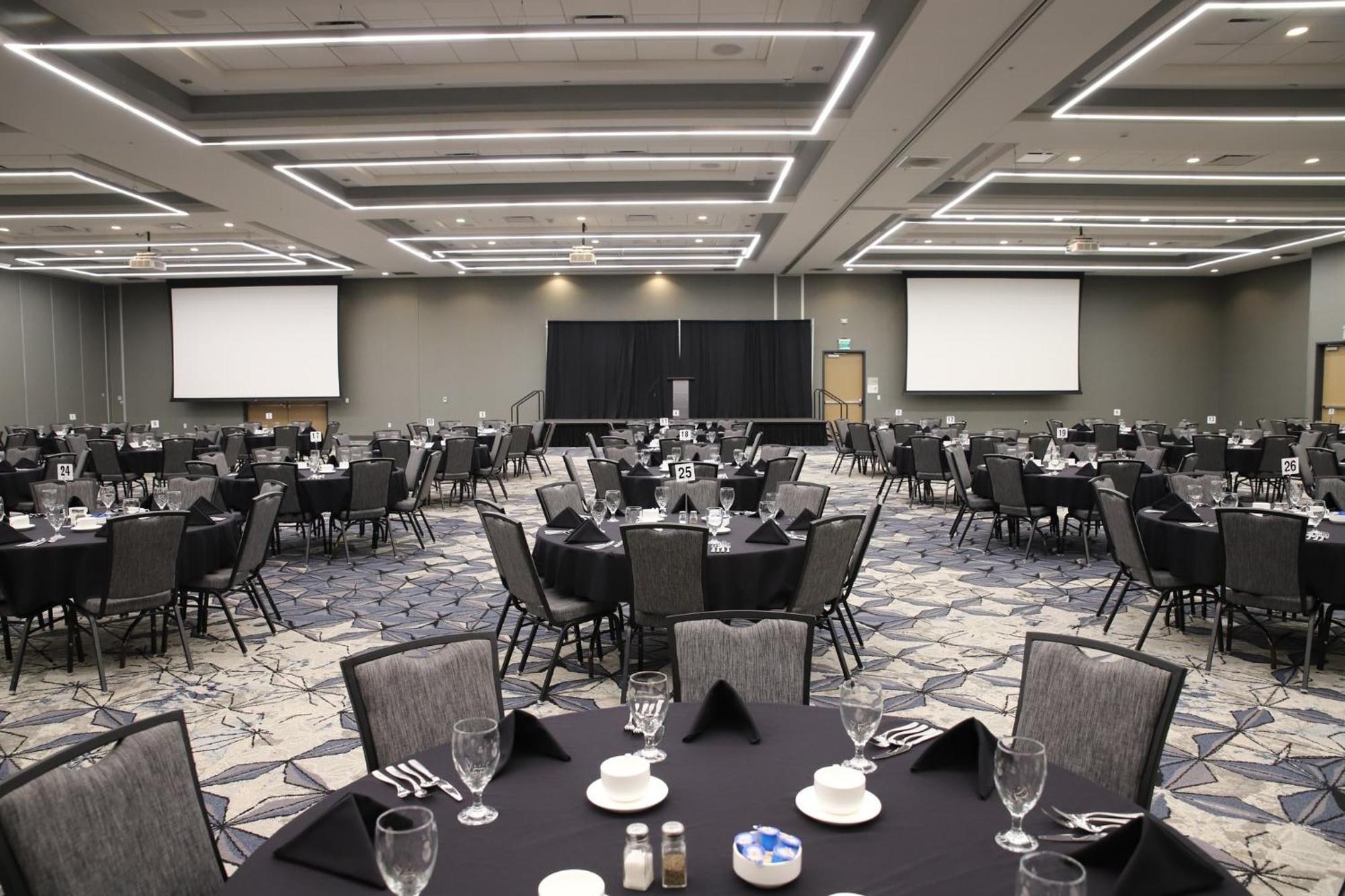 Holiday Inn & Suites Cedar Falls-Waterloo Event Ctr By Ihg Eksteriør bilde
