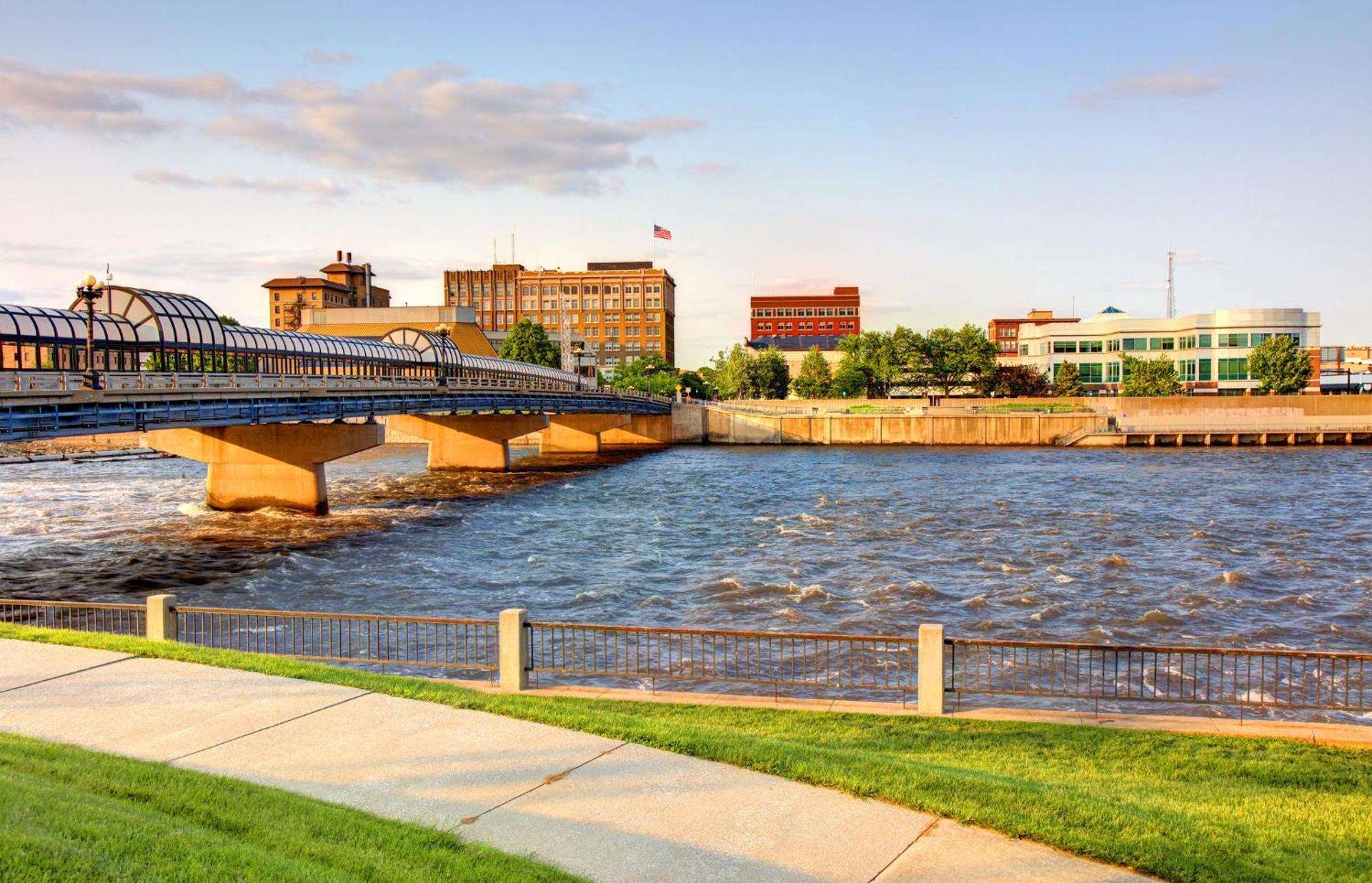 Holiday Inn & Suites Cedar Falls-Waterloo Event Ctr By Ihg Eksteriør bilde