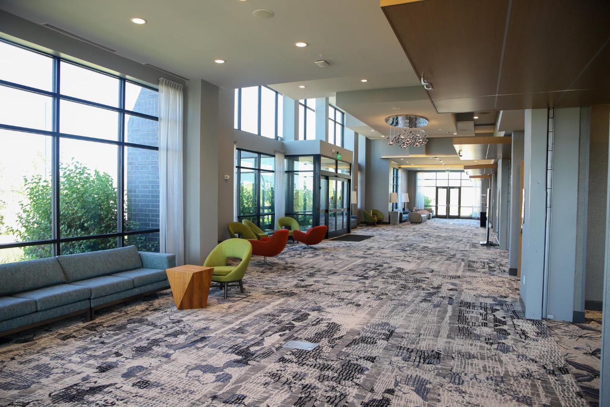 Holiday Inn & Suites Cedar Falls-Waterloo Event Ctr By Ihg Eksteriør bilde