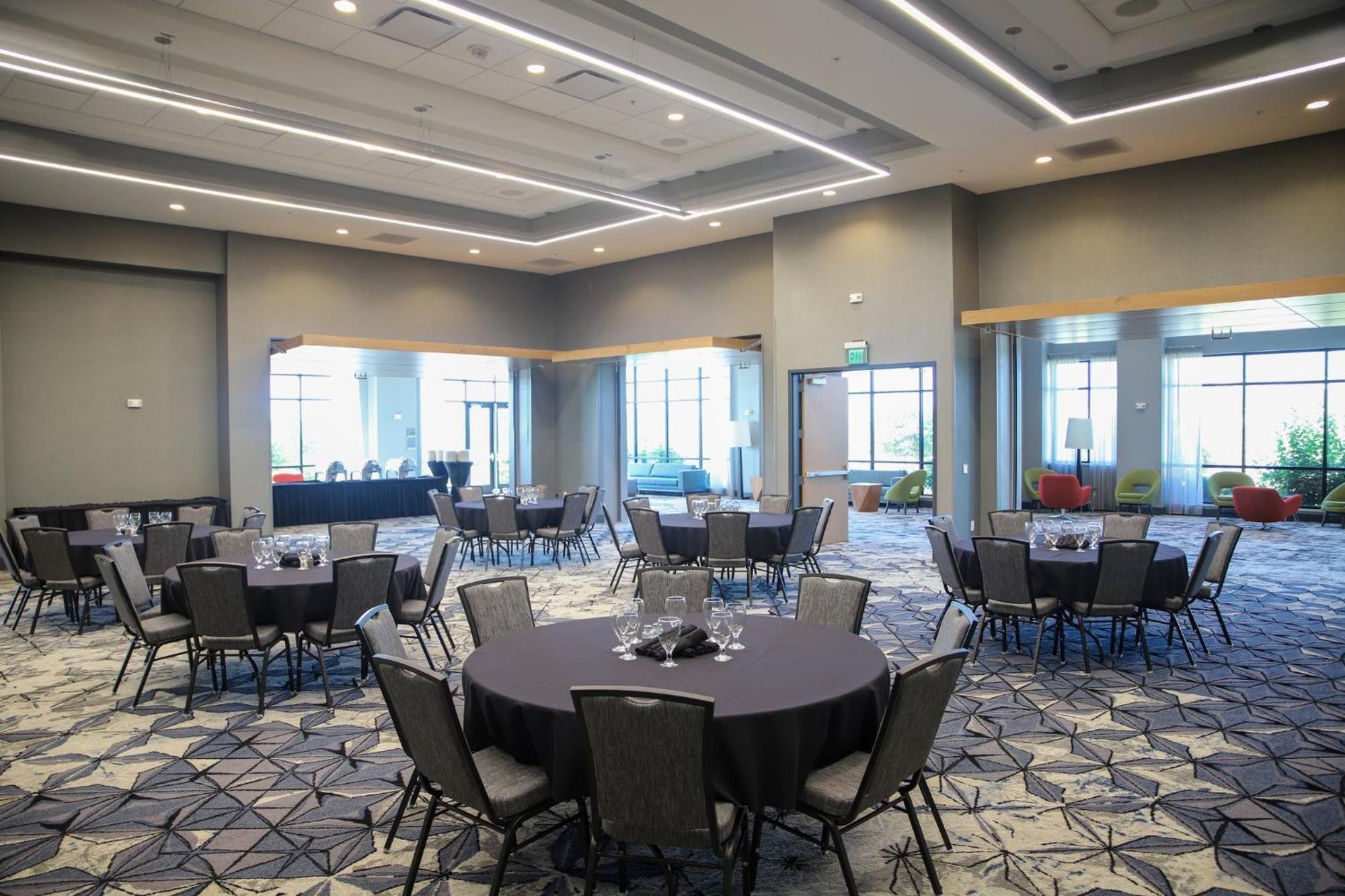 Holiday Inn & Suites Cedar Falls-Waterloo Event Ctr By Ihg Eksteriør bilde