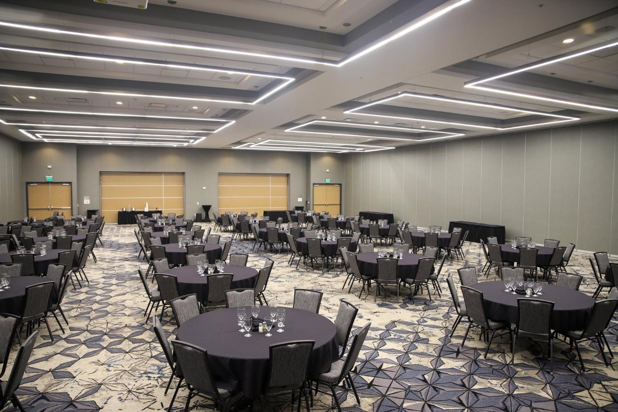 Holiday Inn & Suites Cedar Falls-Waterloo Event Ctr By Ihg Eksteriør bilde