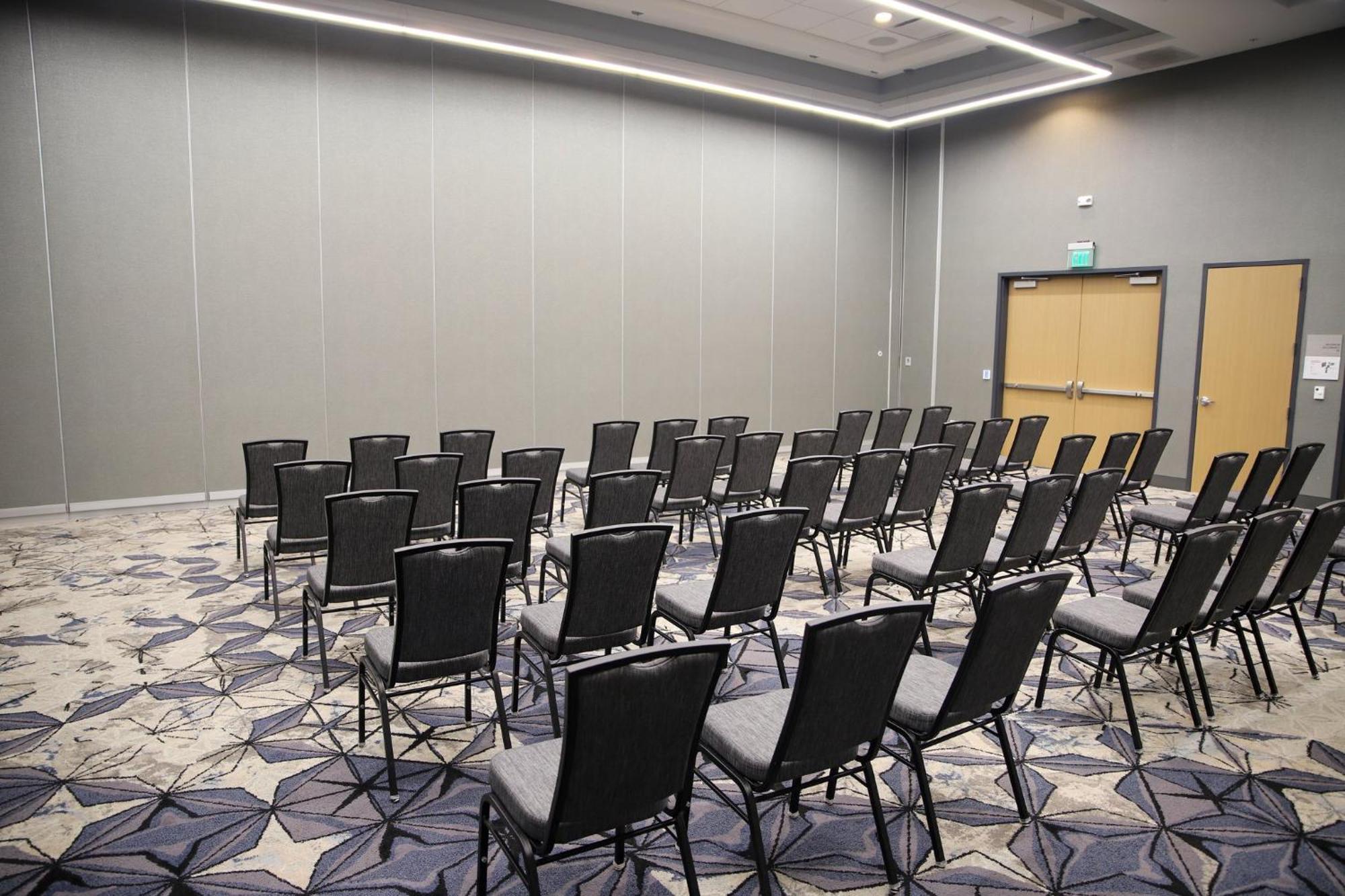 Holiday Inn & Suites Cedar Falls-Waterloo Event Ctr By Ihg Eksteriør bilde