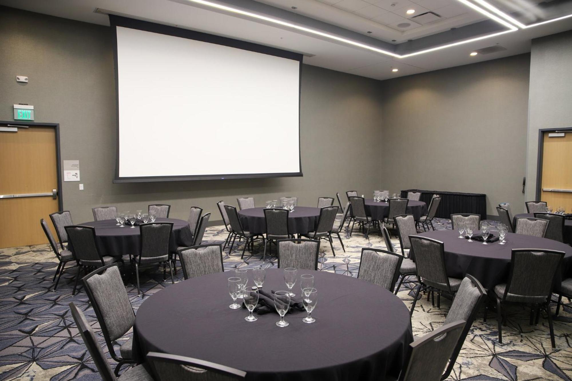 Holiday Inn & Suites Cedar Falls-Waterloo Event Ctr By Ihg Eksteriør bilde